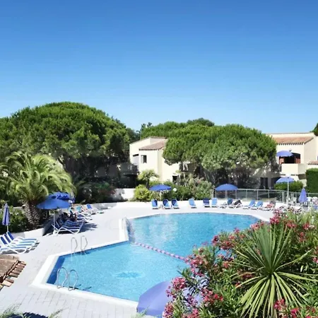Le St Loup, Piscine Et Place De Parking Agde